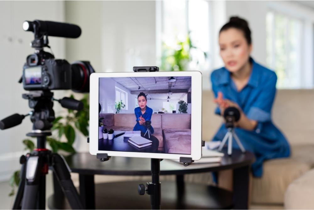 Comment devenir YouTubeur et en vivre à plein temps ? Conseils et explications